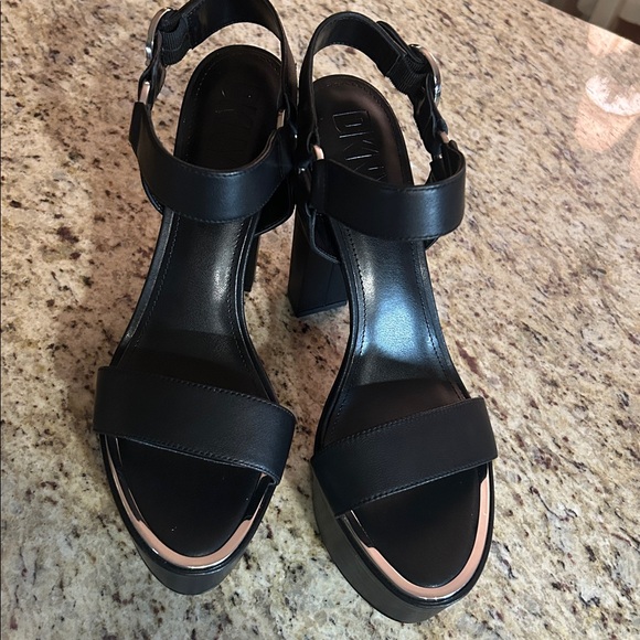 DKNY SHILA platform high block heeled sandal. Black size 9.5 NWOB SEE PHOTOS! - Picture 1 of 15